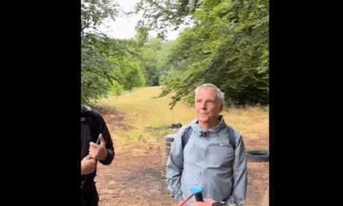 Ambasadori gjerman Rohde bën ‘hiking’ në vijën kufitare Kosovë-Serbi në Leposaviq