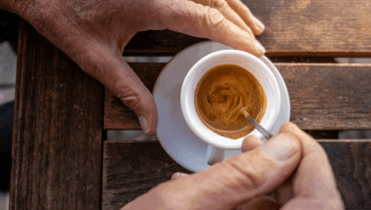 Sa kushton një kafe në Aeroportin e Cyrihut?