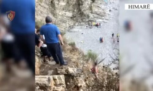 Një 23-vjeçare nga Holanda rrëzohet dhe humb jetën te Gjiri i Filikurit në Himarë të Shqipërisë