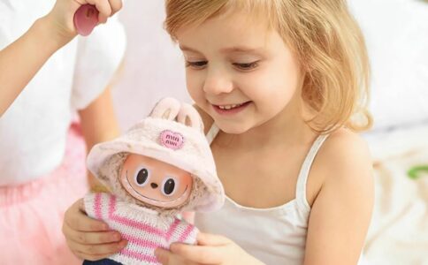 Kukulla “Labubu” po shitet me të madhe në Kosovë, psikologët: Nuk është krijuar për fëmijët