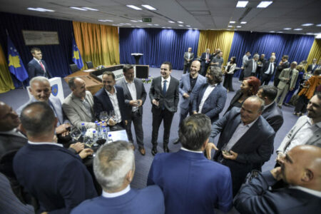 Komunave i bllokohen xhirollogaritë – AKK: Qeveria po dëmton ato dhe qytetarët