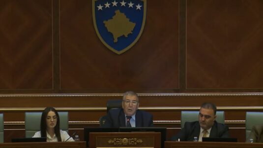 “Regjia, ndaljani telefonin”, Avni Dehari ia huq sërish në Kuvend