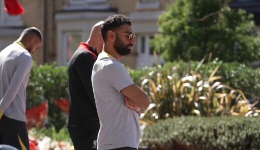 Me lot në sy dhe kokën ulur, lojtarët e Liverpoolit rikthehen në “Anfield”