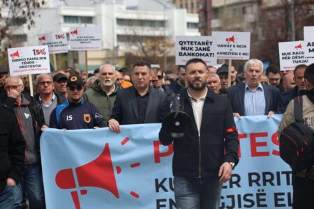 Lëvizja “Asnjë Cent Më Shumë” pezullon përkohësisht protestat – po e pret konstituimin e institucioneve