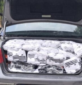 Policia ia konfiskon mallrat maqedonasit pasi i del rrena