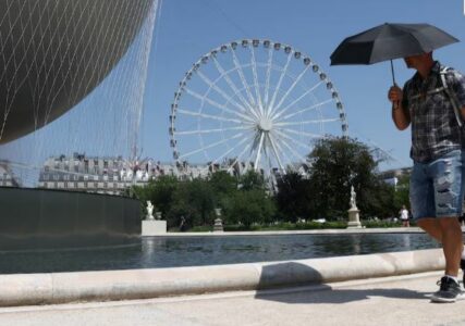 Dy persona vdesin nga zjarri në Spanjë, dy të tjerë në Francë nga vapa