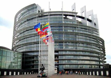 “Srebrenica nuk duhet të ndodhë kurrë më”, Parlamenti Evropian bën thirrje për ndërhyrje në Gaza