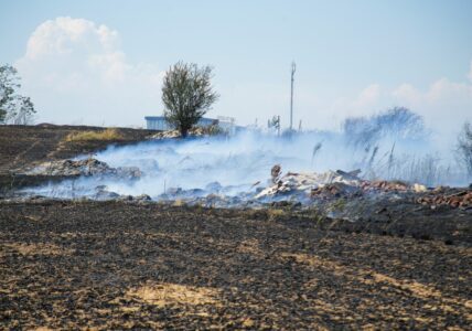 Digjet një tokë me grurë në Podujevë