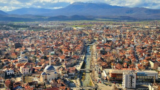 Me letërnjoftim serb të falsifikuar, ia bart pronën të tretëve pa dijeni – Arrestohet i dyshuari në Prizren