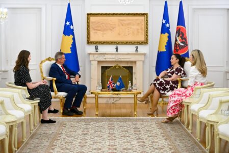 Ambasadori britanik: Ngërçi politik rrezikon të ardhmen e Kosovës, partitë politike ta kenë vendin mbi interesat partiake