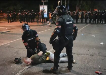Vazhdojnë përleshjet në Beograd në protestat anti-Vuçiq, 79 të arrestuar