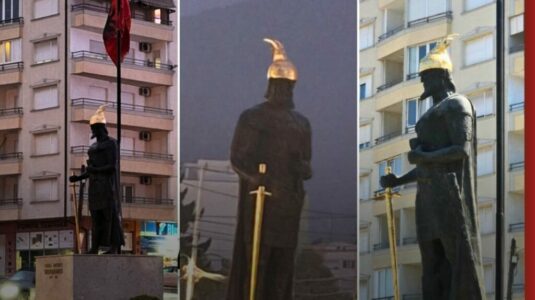 Skandaloze: Lyhet me ngjyrë statuja e Skënderbeut në Prizren