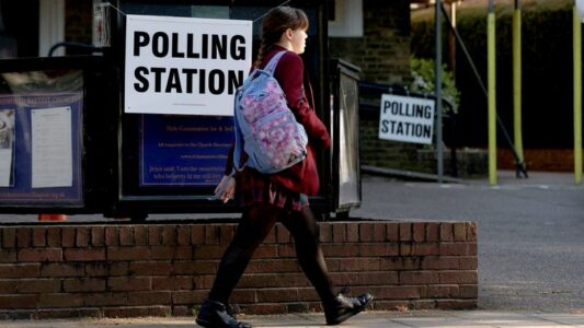Mbretëria e Bashkuar do të ulë moshën e votimit në 16 vjeç