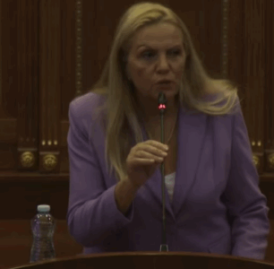 Kadrijaj, Qeverisë: Marre – tërhiqeni librin e Shkëlzen Gashit