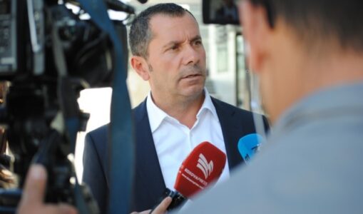Avokati i VV’së, Tom Gashi, padashje tregon qëllimin e dërgimit të FSK’së në Ujman – për zgjedhje