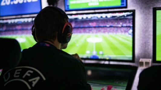 UEFA kundërshton zgjerimin e fuqive të VAR për shkak të rritjes së mundshme të vonesave