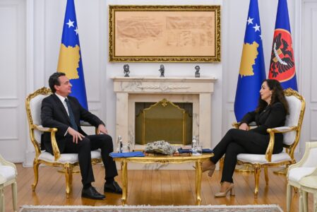 Dy orë të mbyllur në Presidencë, vazhdon takimi mes Osmanit dhe Kurtit