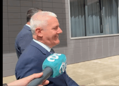 Xhelal Sveçlës i qeshet kur pyetet “a do jepni dorëheqje” pas rastit të fundit në Lipjan (Video)