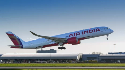 Rrëzimi i avionit “Air India” – Dyshohet se kapiteni e ndaloi furnizimin me karburant