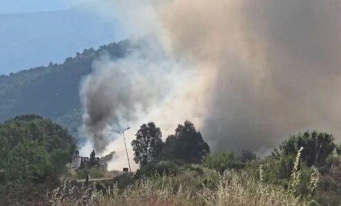 Zjarri aktiv prej 15 orësh në Elbasan