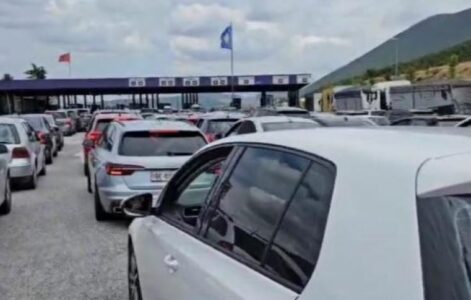 “Kemi hequr shumë, për së tepërmi” – bashkatdhetarët ankohen për vonesa në kufirin me Malin e Zi