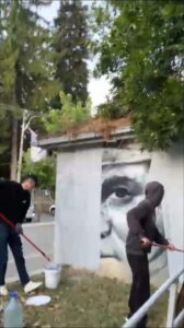 Urdhërohet heqja e fotografisë së Ratko Mlladiq nga muret e qytetit