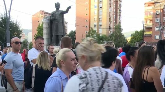 Protestë në Mitrovicën e Veriut në mbështetje të Vuçiqit