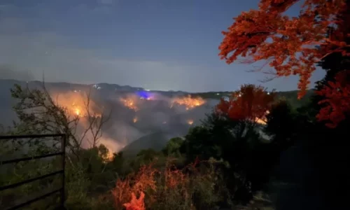 Situata me zjarre në Kamenicë mbetet shqetësuese, kryetari bën thirrje për kujdes maksimal