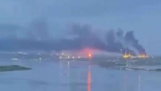 Dronët godasin rafinerinë e naftës në Saratov, shpërthen zjarr i madh – mbi 120 dronë të rrëzuar në Rusi