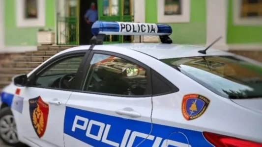 Infermieri theret me thikë nga kolegu në spitalin e Tiranës