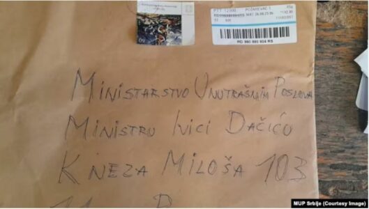 “MUP”-i serb pretendon se në zyrën e Ivica Daçiqit mbërrin një zarf me tre plumba