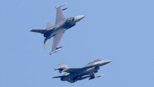 Aeroplani spiun rus shfaqet pranë Alaskës – amerikanët ngritën në ajër F-16