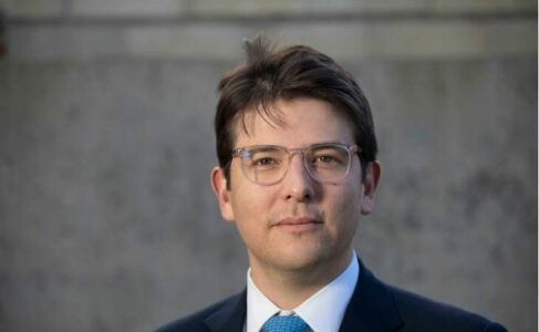 U qëllua nga një 15 vjeçar, vdes kandidati presidencial në Kolumbi