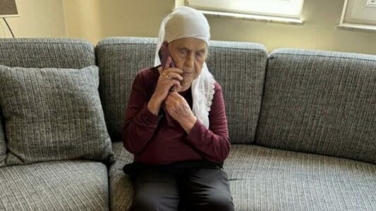 “Për pesë vite, urimin nga Thaçi e mori vetëm përmes telefonit”, nëna e ish-presidentit feston 88-vjetorin