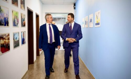 Krasniqi takon ambasadorin britanik, flasin për ‘‘nevojën urgjente për funksionalizimin e institucioneve’’