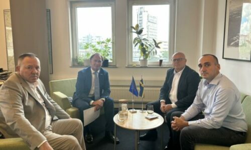 OVL-UÇK takohen me ambasadorin suedez: Diskutuam shqetësimet me proceset në Speciale