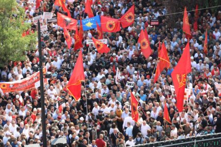 Nis protesta kundër Speciales në Prishtinë