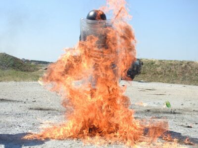 Ushtarët italianë e hungarezë të KFOR-it bëjnë stërvitje për kontrollin e turmave dhe zjarrit në Novo Selo