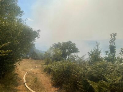 61 vatra zjarri brenda 12 orëve në Kosovë, nëntë prej tyre ende aktive