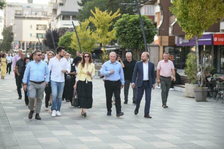 Zyrtarë të PDK’së i shkojnë për vizitë Shukri Bujës, Tahiri: Personalitet i dëshmuar, do ta qeverisë Lipjanin pas 12 tetorit