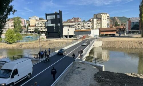Në veri të Mitrovicës hapet një urë, por jo ajo që u premtua nga Vetëvendosje