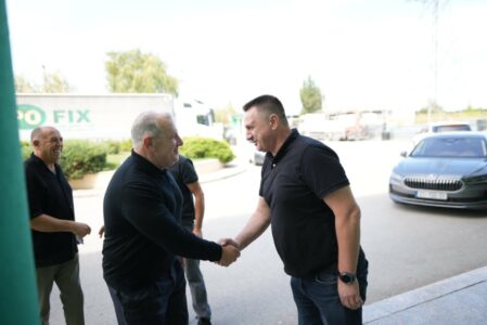 Buja zotohet se do t`i përkrah bizneset në Lipjan