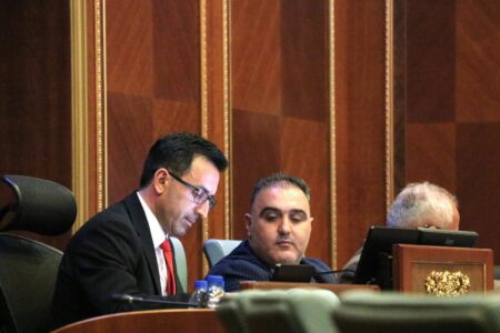 Kuvendi del me njoftim zyrtar: Seanca konstituive konsiderohet e përmbyllur, të hënën mblidhet Kryesia