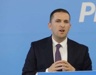 Avokati i PDK-së: Vendimi i Kushtetueses më shumë sesa fitore juridike, mbrojtje e rendit parlamentar dhe kushtetues