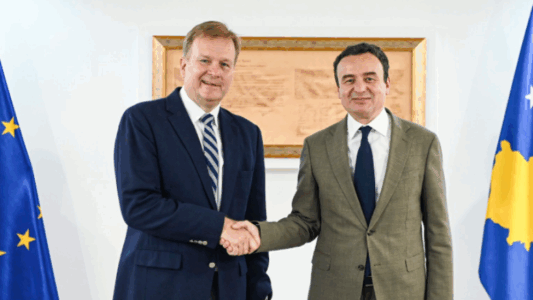 Kurti thirrje BE-së: Reagoni për arrestimet arbitrare të qytetarëve të Kosovës nga Serbia