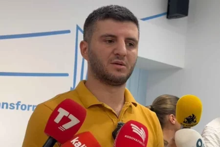 Lushaku: Nuk do të ketë kthim të autobusëve të Podujevës te Xhamia e Llapit