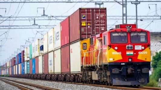 Trump vendos tarifa prej 50% ndaj Indisë si ndëshkim për blerjen e naftës ruse