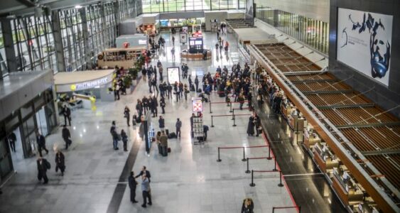 Rrahje në Aeroportin e Prishtinës, tre të arrestuar