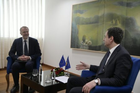 Qeveria në detyrë sfidon BE-në: Kushdo që kërkon takim me Kurtin, duhet të vijë në vendin ku punon kryeministri