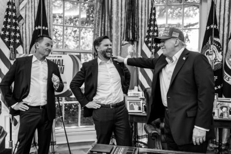 Shtëpia e Bardhë shpërndan fotografi të Trump me Vance dhe Grenell: Dyshja e fuqishme